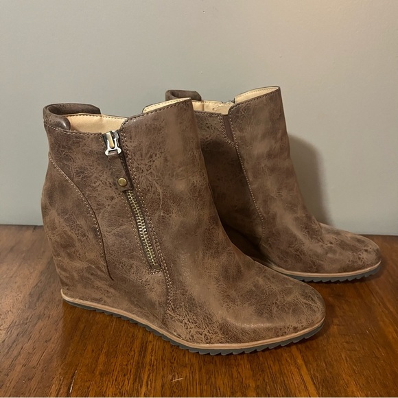 SOUL NATURALIZER Haley Wedge Booties in Mid Brown - Size 10W - Picture 2 of 12